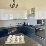 Panzió Gaia - Luxury Villa, Pool & Wellness Bordighera