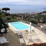 Villa Gaia - Luxury Villa, Pool & Wellness Rooms Бордигера