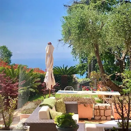 Gaia - Luxury Villa, Pool & Wellness Nocleg ze śniadaniem 3*
