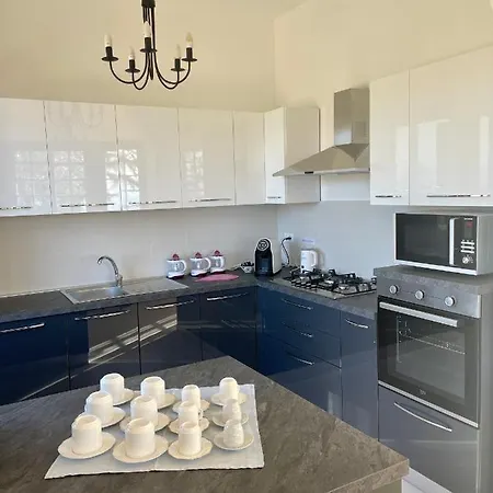 Couette-café Gaia - Luxury Villa, Pool & Wellness Bordighera