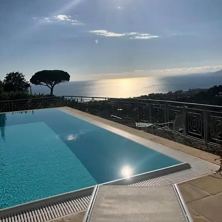 Gaia - Luxury Villa, Pool & Wellness 보르디게라