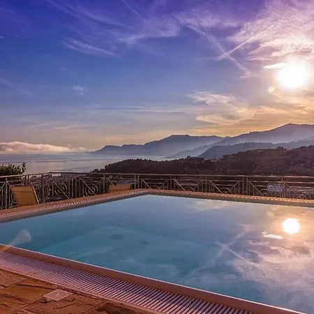 Couette-café Gaia - Luxury Villa, Pool & Wellness Bordighera