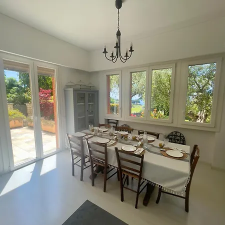Villa Gaia - Luxury Villa, Pool & Wellness Rooms 3*