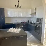 Couette-café Gaia - Luxury Villa, Pool & Wellness 4*