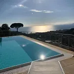Gaia - Luxury Villa, Pool & Wellness بورديغيرا