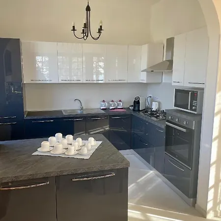 Bed & Breakfast Gaia - Luxury Villa, Pool & Wellness 4*