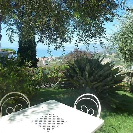 Bed & Breakfast Gaia - Luxury Villa, Pool & Wellness 3*