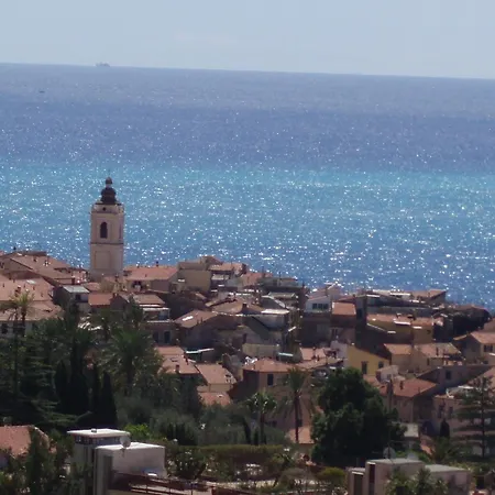 Bed & Breakfast Villa Gaia - Luxury Villa, Pool & Wellness Rooms Bordighera