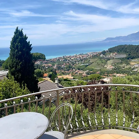 Gaia - Luxury Villa, Pool & Wellness Bed & Breakfast Bordighera