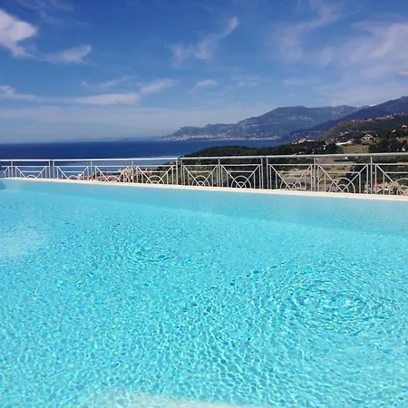 Gaia - Luxury Villa, Pool & Wellness 3* Bordighera