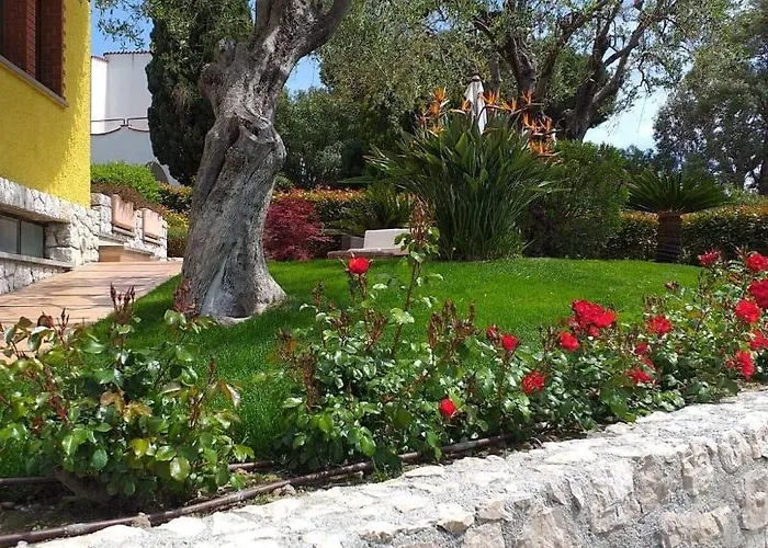 Bed & Breakfast Villa Gaia - Luxury Villa, Pool & Wellness Rooms Bordighera