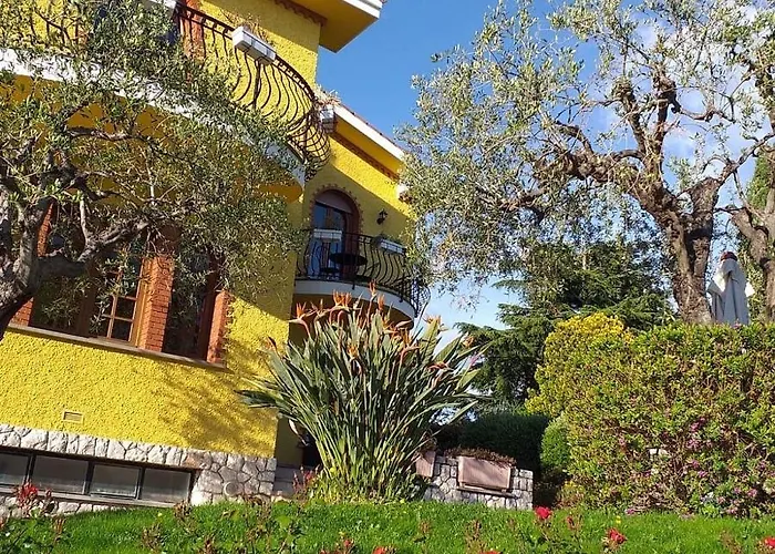 Gaia - Luxury Villa, Pool & Wellness Bed & Breakfast 4*