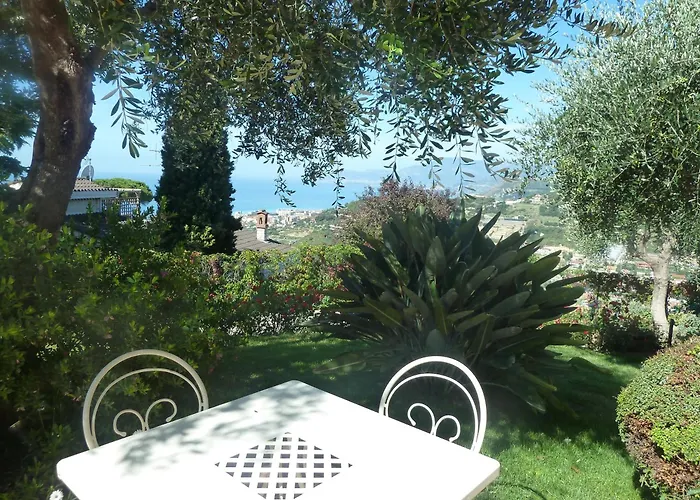 Bed & Breakfast Gaia - Luxury Villa, Pool & Wellness 4*