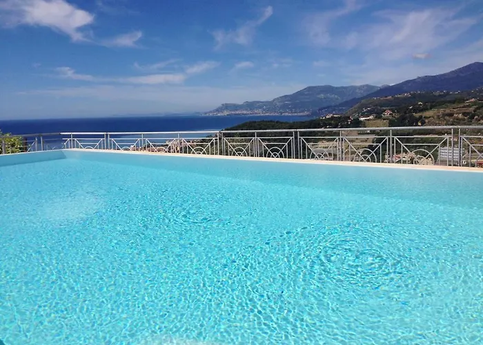 Gaia - Luxury Villa, Pool & Wellness 4* Bordighera