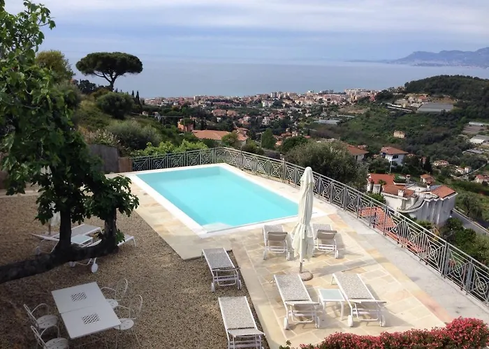 Villa Gaia - Luxury Villa, Pool & Wellness Rooms Bordighera