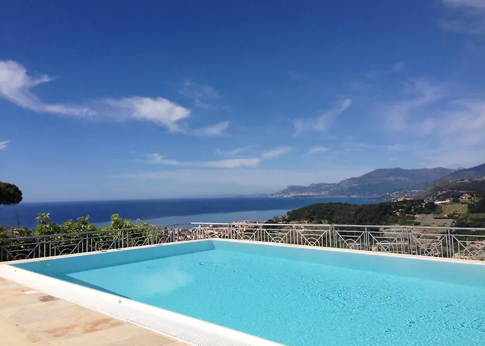 Villa Gaia - Luxury Villa, Pool & Wellness Rooms 4*