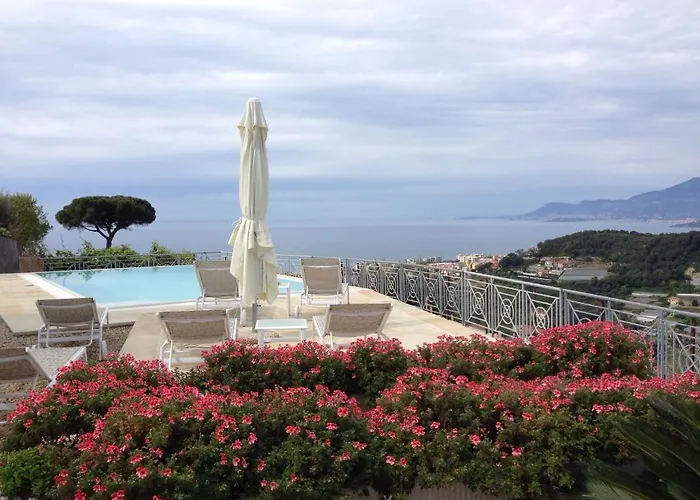Villa Gaia - Luxury Villa, Pool & Wellness Rooms